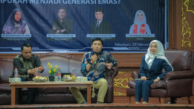 Dok. Pribadi/Edo Segara Gustanto (tengah)