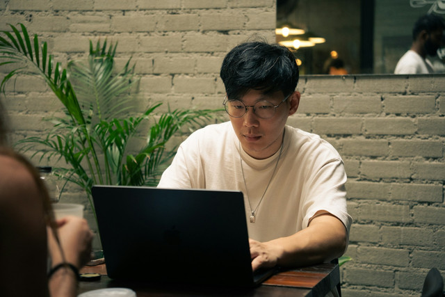 ilustrasi cara membuat daftar pustaka di word. sumber: unsplash/arun k