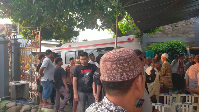 Suasana rumah duka korban pembacokan di Kedungadem, Kecamatan Kedungadem, Kabupaten Bojonegoro, Jawa Timur. Senin (05/05/2025) (Aset: Istimewa)