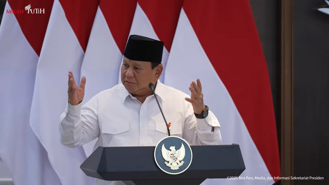Presiden Prabowo Subianto memberikan arahan saat Sidang Kabinet Paripurna di Kantor Presiden, Jakarta, Senin (5/5/2025). Foto: YouTube/ Sekretariat Presiden