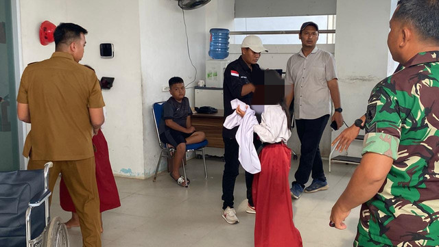 Siswa SD di PALI saat berada di RSUD Talang Ubi PALI untuk mendapatkan perawatan karena diduga mengalami keracunan Makan Bergizi Gratis. Foto : Istimewa