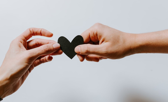 Ilustrasi Makna Lagu Super Far LANY Sumber Unsplash/Kelly Sikkema