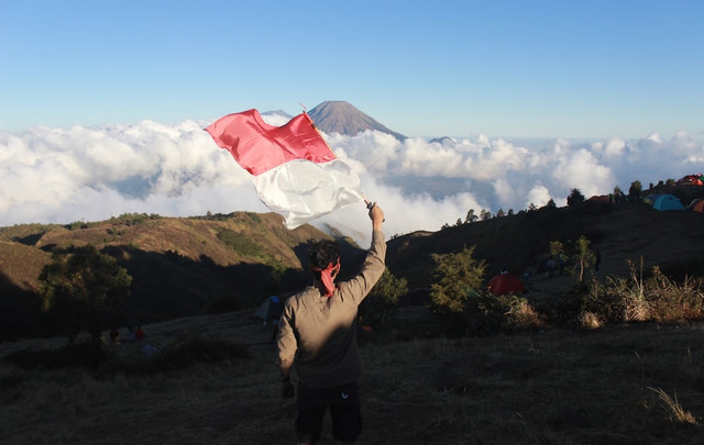 Ilustrasi Lirik Lagu Berkibarlah Benderaku Sumber Unsplash/Falaq Lazuardi