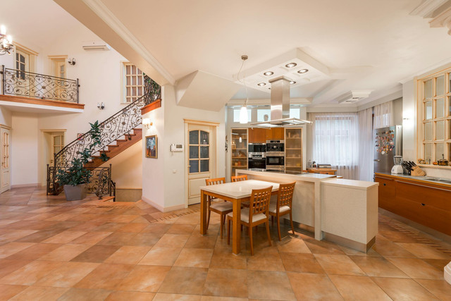 Ilustrasi feng shui tangga menghadap dapur. Foto: Pexels.com/Max Vakhtbovycn