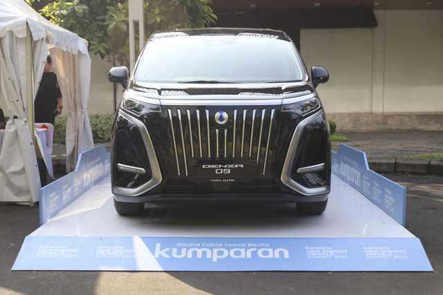 Tampilan Denza D9 saat dipamerkan pada kumparan New Energy Vehicle Summit 2025 di MGP Space, SCBD Park, Jakarta, Selasa (6/5/2025). Foto: Iqbal Firdaus/kumparan