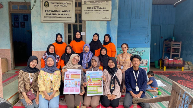 Sosialisasi poster edukatif "Terapi Mindfulness" Desa Nyamat