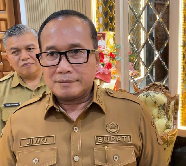 Bupati Kubu Raya, Sujiwo. Pemkab Kubu Raya akan mengirimkan anak-anak nakal ke pondok pesantren. Foto: Rabiansyah/Hi!pontianak