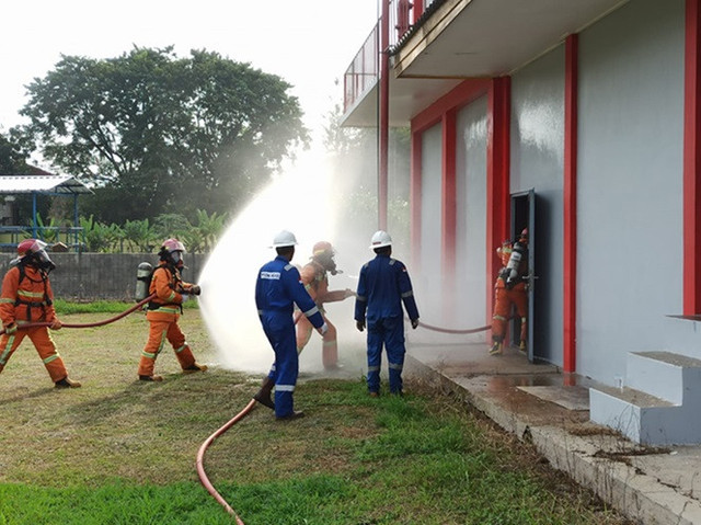 PPSDM Migas Gandeng Petrokimia Gresik: Tingkatkan Skill Pemadam Kebakaran untuk Capai Zero Accident. (Dok. Humas PPSDM Migas)