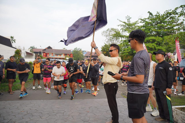 Wali Kota Pontianak, Edi Rusdi Kamtono saat melepas Fun Run. Foto: Dok. Prokopim Pemkot pontianak