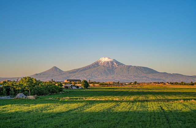 Fakta unik Gunung Ararat. Foto: Gunung Ararat. Sumber: Unsplash/Aram