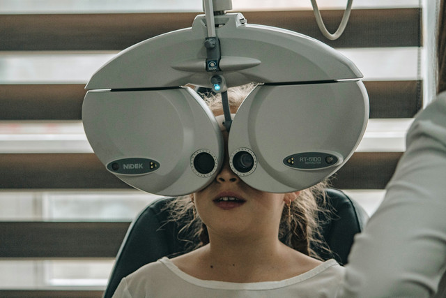Ilustrasi periksa mata minus. Foto: Unsplash