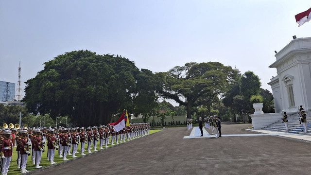 Presiden Republik Indonesia Prabowo Subianto menerima surat kepercayaan Duta Besar Luar Biasa dan Berkuasa Penuh (LBBP) dari 8 negara di Istana Merdeka, siang ini, Selasa (6/5/2025). Foto: Zamachsyari/kumparan
