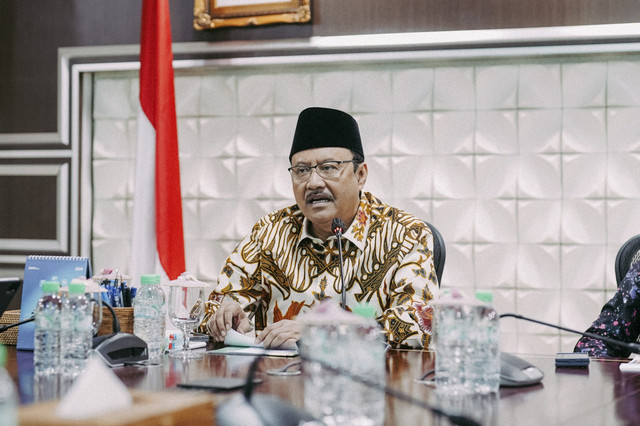Menteri Sosial Saifullah Yusuf (Gus Ipul) memberi arahan dalam sosialisasi penyelenggaraan Sekolah Rakyat Tahun Ajaran 2025/2026. Foto: Dok. Kemensos