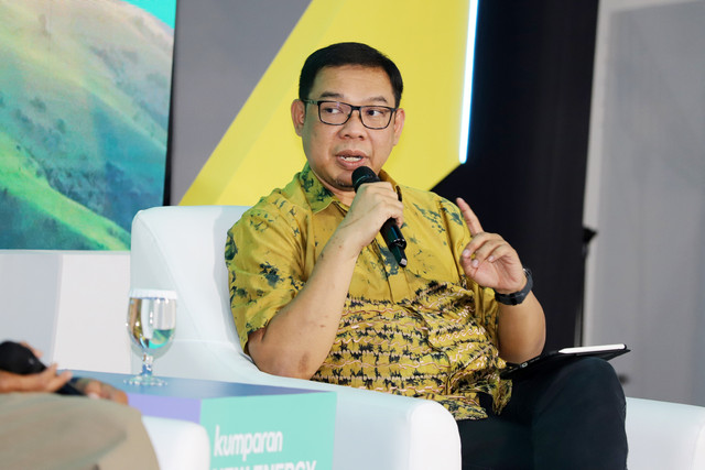 Kepala Pusat Industri Hijau Kementerian Perindustrian Apit Pria Nugraha menjadi pembicara pada kumparan New Energy Vehicle Summit 2025 di MGP Space, SCBD Park, Jakarta, Selasa (6/5/2025). Foto: Jamal Ramadhan/kumparan