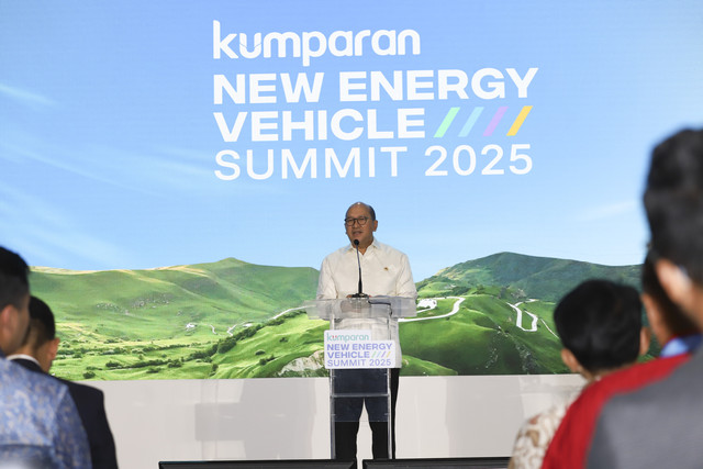 Menteri Investasi dan Hilirisasi Rosan Roeslani memberikan keynote speech pada kumparan New Energy Vehicle Summit 2025 di MGP Space, SCBD Park, Jakarta, Selasa (6/5/2025). Foto: Jamal Ramadhan/kumparan