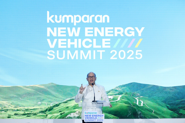 Menteri Investasi dan Hilirisasi Rosan Roeslani memberikan keynote speech pada kumparan New Energy Vehicle Summit 2025 di MGP Space, SCBD Park, Jakarta, Selasa (6/5/2025). Foto: Syawal Febrian Darisman/kumparan
