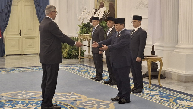 Presiden Republik Indonesia Prabowo Subianto menerima surat-surat Kepercayaan dari Duta Besar Luar Biasa dan Berkuasa Penuh (LBBP) untuk Republik Indonesia di Istana Merdeka, Jakarta, Selasa (6/5/2025). Foto: Zamachsyari/kumparan