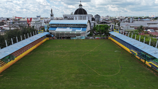 Lapangan Sepak Bola Keboen Sajoek. Pemkot pastikan akan segera beroperasi setelah selesai direnovasi. Foto: Diskominfo Pontianak