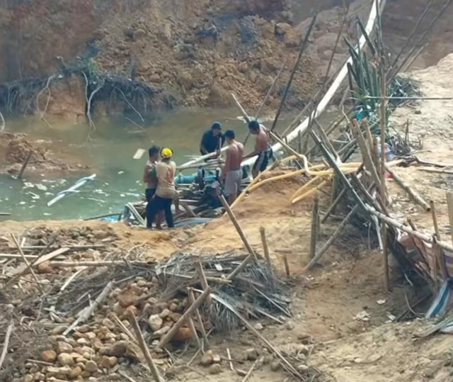 Lokasi tambang emas ilegal. Seorang penambang meninggal usai satu jam tertimbun tanah yang longsor. Foto: Dok, Istimewa
