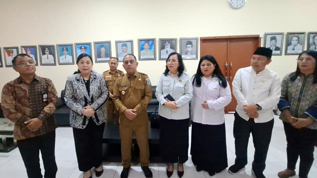 Bupati Bolaang Mongondow, Yusra Alhabsyi, saat menerima kunjungan dari Rektor IAKN Manado dan Kementerian Agama Kabupaten Bolmong.