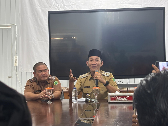 Bupati PALI Asgianto didampingi Wakil Bupati PALI Iwan Tuaji. Foto : Pemkab PALI