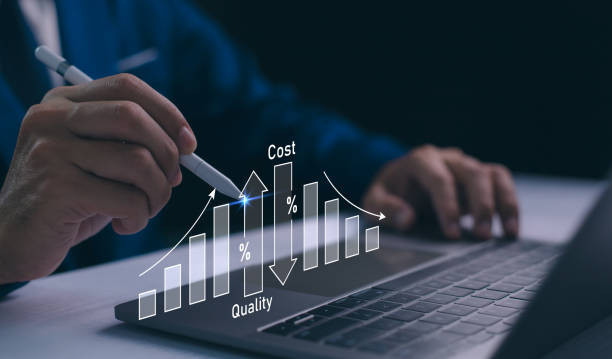 https://www.istockphoto.com/id/foto/pengusaha-menggunakan-teknologi-untuk-menganalisis-data-dan-berinvestasi-di-pasar-gm2152369477-573383831