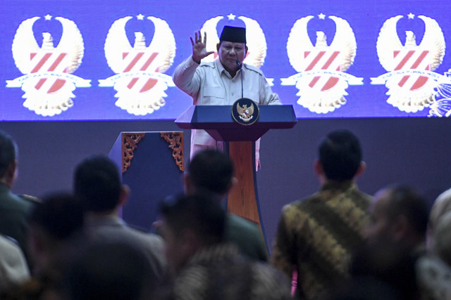Presiden Prabowo Subianto memberikan arahan saat menghadiri halal bihalal Persatuan Purnawirawan TNI Angkatan Darat (PPAD) di Jakarta, Selasa (6/5/2025). Foto: Hafidz Mubarak A/ ANTARA FOTO