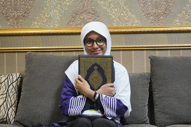 Zahra Aqila Rahmah, remaja 18 tahun asal Gresik yang berhaji tahun ini. Foto: Humas Kemenag Jatim