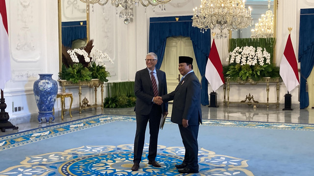 Presiden Republik Indonesia Prabowo Subianto beserta jajaran menteri Kabinet Merah Putih menerima kunjungan pendiri Gates Foundation, Bill Gates, di Istana Merdeka, Jakarta, Rabu (7/6/2025) pagi. Foto: Zamachsyari/kumparan