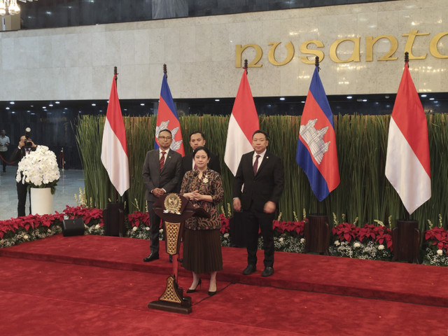 Keterangan pers Ketua DPR Puan Maharani usai menerima kunjungan resmi Presiden Senat Kerajaan Kamboja di Kompleks Parlemen Senayan, Jakarta, Rabu (7/5/2025). Foto: Luthfi Humam/kumparan