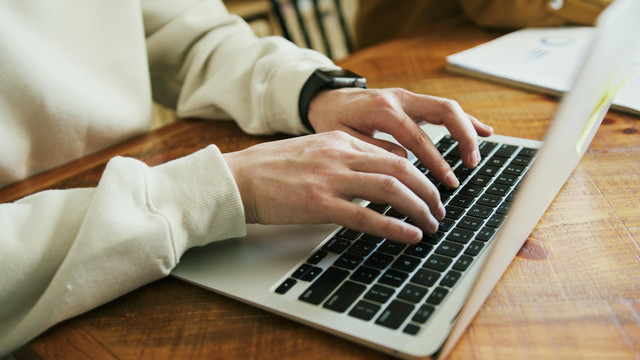 PINTAR Kemenag adalah platform pelatihan online berbasis Massive Open Online Course (MOOC) yang dikembangkan oleh Pusdiklat Kementerian Agama. Foto: Pexels