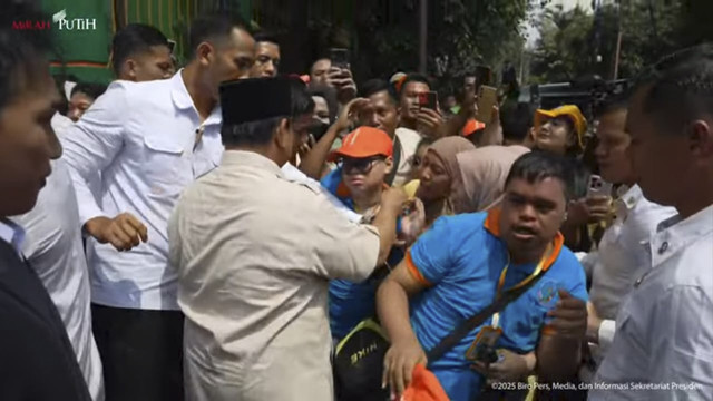 Prabowo peluk anak berkebutuhan khusus usai tinjau MBG bareng Bill Gates, Rabu (7/5/2025). Foto: YouTube/Sekretariat Presiden