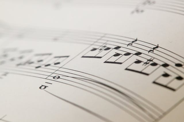 Ilustrasi arti lagu Greedy Sumber: Pexels/Cesar Guillotel