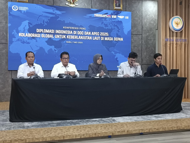 Direktur Jenderal (Dirjen) Penataan Ruang Laut KKP, Kartika Listriana dalam konferensi persnya di Kantor KKP, Jakarta, Rabu (7/5/2025). Foto: Muhammad Fhandra Hardiyon/kumparan