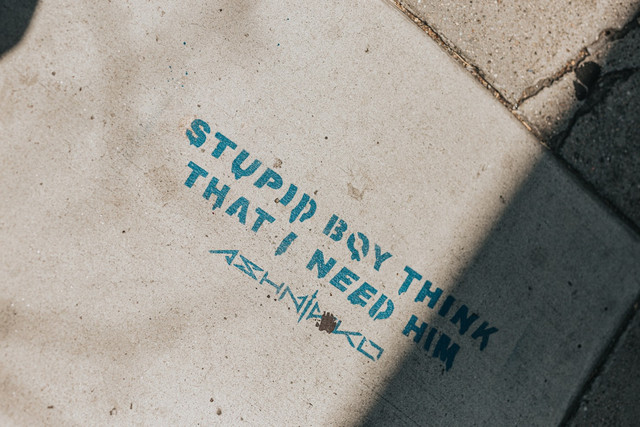Ilustrasi Kata Bijak Menikmati Hidup yang Penuh Inspirasi. Foto: unsplash/Andrew Valdivia.