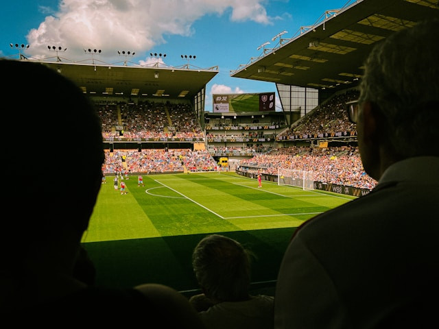 Ilustrasi link dan cara nonton live streaming PSG vs Arsenal. Foto: Unsplash/Terrace Grain