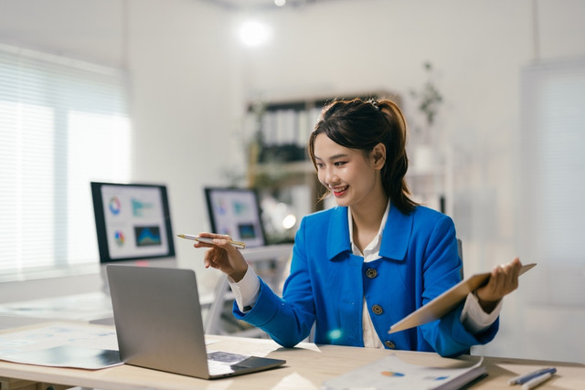 Ilustrasi memasuki dunia bekerja dan bisnis. Foto: Asian Isolated/Shutterstock
