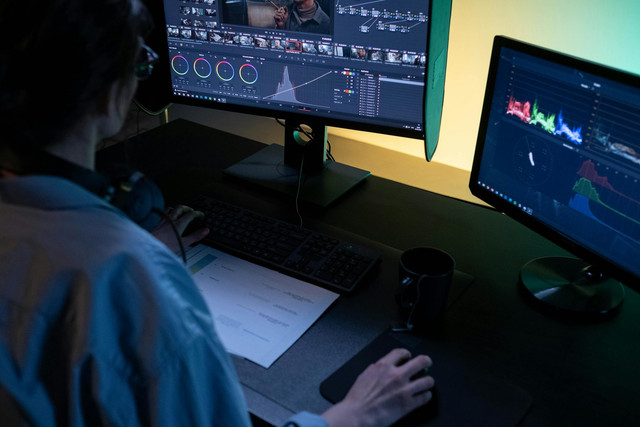 Rendering adalah proses menghasilkan gambar atau visual akhir dari model 2D atau 3D menggunakan program komputer. Foto: Pexels.com