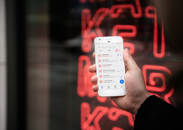 ilustrasi cara menghentikan telepon dari greater jakarta. sumber: unsplash/lindsey lamont