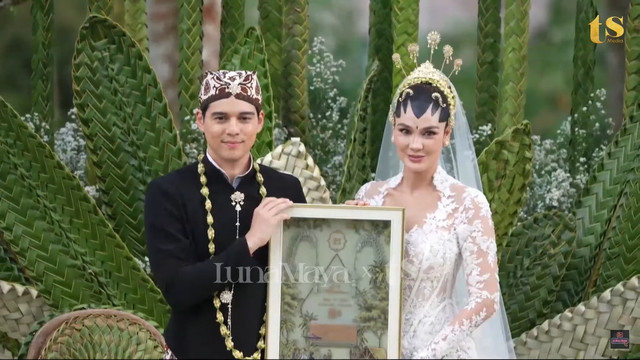 Maxime Bouttier dan Luna Maya jalani akad nikah di Bali, Rabu (7/5/2025).
Foto: Youtube/TS Media