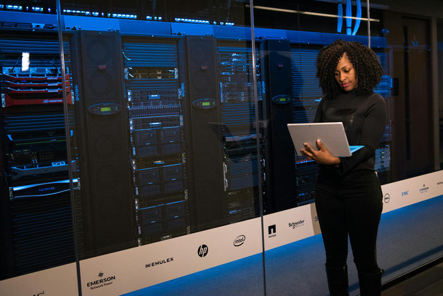Cloud computing adalah salah satu teknologi yang digunakan saat ini. Foto: Pexels