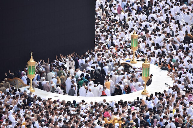 Ilustrasi Bacaan Doa Tawaf Putaran 1 Sampai 7. Foto: dok. Unsplash/Haidan
