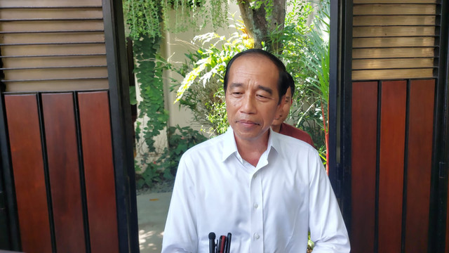 Presiden ke-7 RI, Joko Widodo (Jokowi) ditemui di kediamannya di Solo, Rabu (7/5/2025) dok kumparan