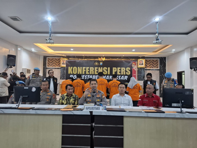 Kapolrestabes Makassar, Kombes Pol Arya Perdana, dalam konpers kasus joki UTBK. Dok: kumparan