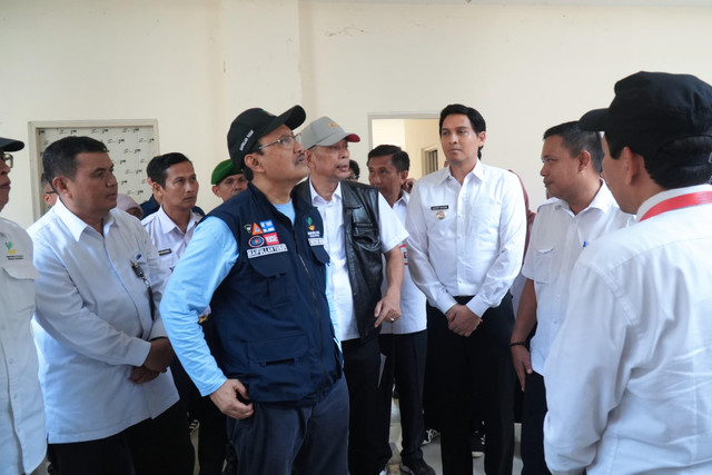 Menteri Sosial (Mensos) Saifullah Yusuf (Gus Ipul) mengunjungi Gedung Wisma Haji Indramayu, Senin (7/5/2025). Foto: kumparan