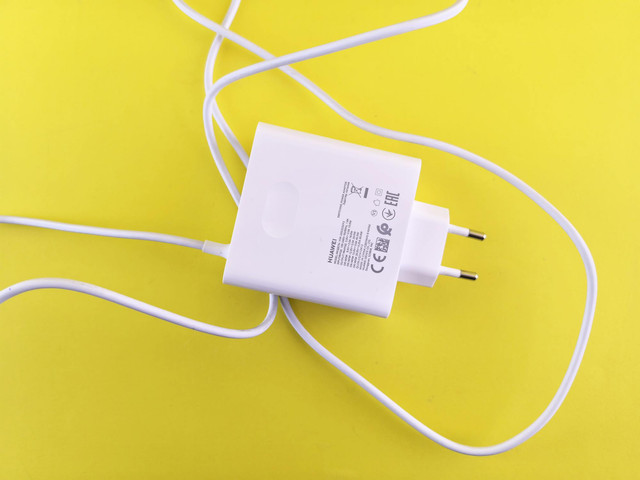 Ilustrasi charger laptop. Foto: Pexels.com