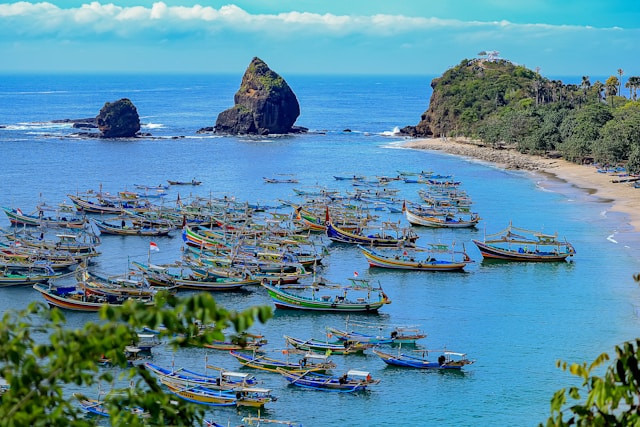 Pantai Papuma. Foto Pantai Papuma. Sumber: unsplash.com/Farano Gunawan