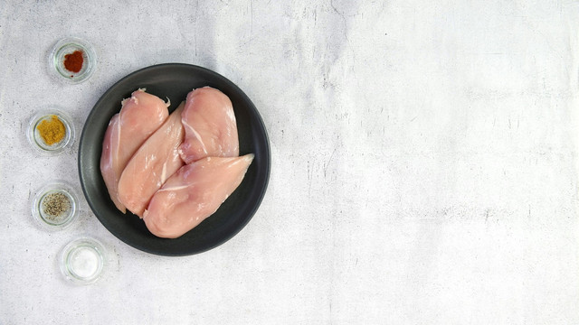 Ilustrasi Cara Merebus Ayam Fillet agar Empuk dan Tidak Hancur, Unsplash/Philippe Zuber