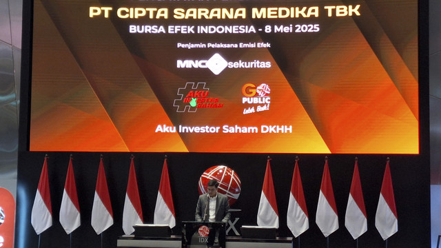 IPO Perusahaan kesehatan PT Cipta Sarana Medika Tbk di Bursa Efek Indonesia (BEI), Jakarta Selatan pada Kamis (8/5/2025). Foto: Argya D. Maheswara/kumparan