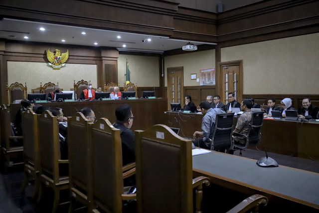 Suasana saat sidang lanjutan terdakwa kasus dugaan suap pergantian antar waktu (PAW) DPR RI 2019 dan perintangan penyidikan kasus Harun Masiku, Hasto Kristiyanto di Pengadilan Tipikor, Jakarta, Kamis (8/5/2025). Foto: Jamal Ramadhan/kumparan